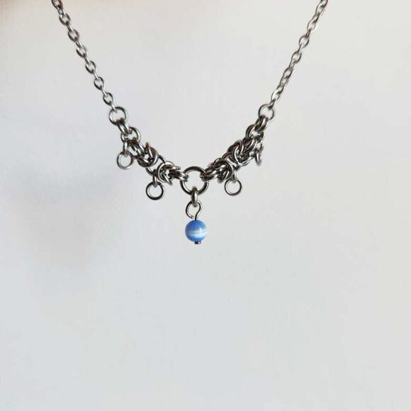Vintage dainty small pearl and silver necklace with a small silver chain - Picture 7 of 8
